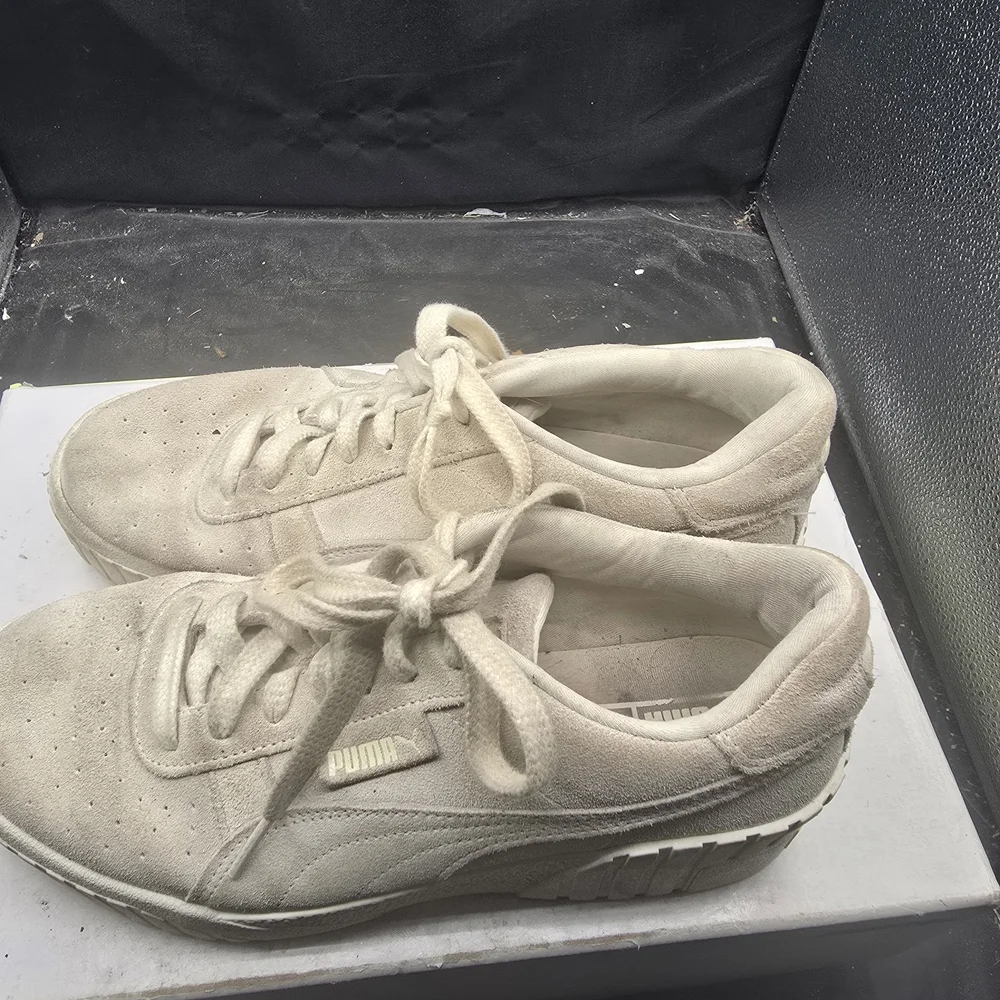 Puma‎ Cream Suede Sneakers Lace Up Women Size 9.5